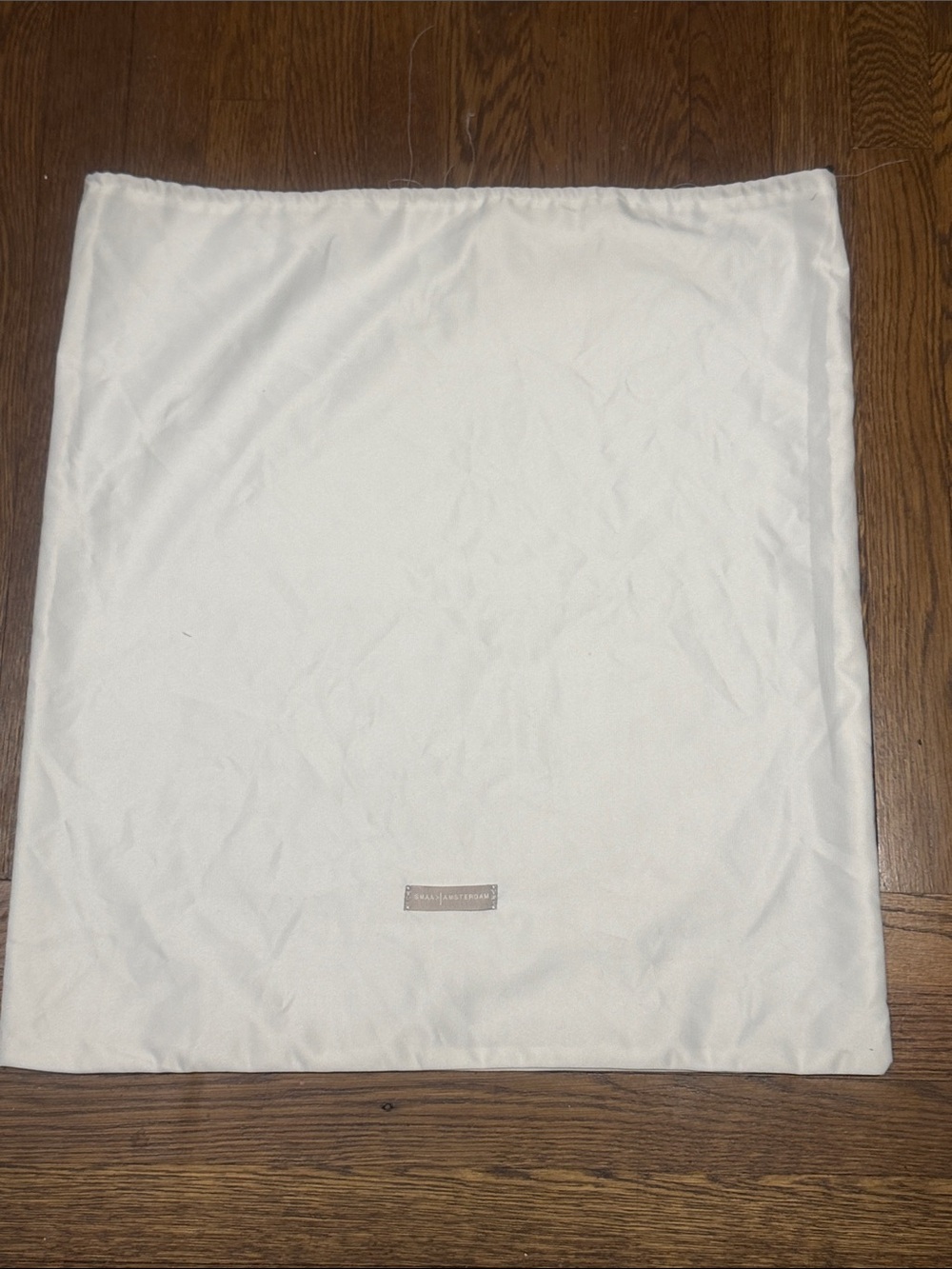 Smaak Amsterdam White Travel Dust Bag with Subtle Logo Plate